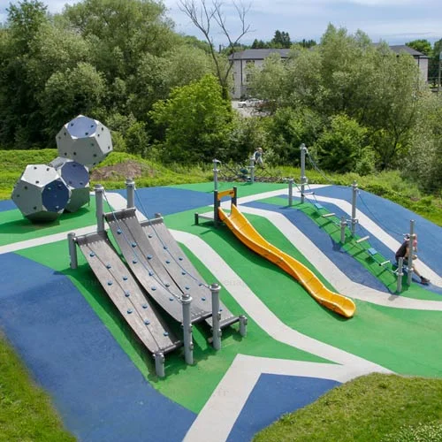 Revêtement d’aire de jeux extérieure en moquette aiguilletée